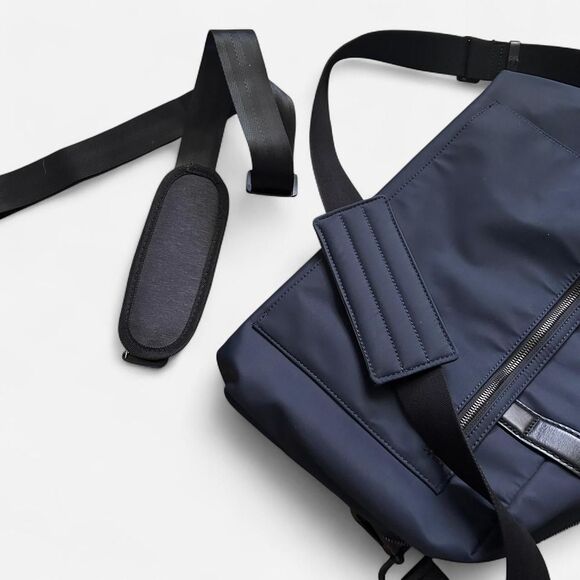 Away The Everywhere Bag Medium Navy Black Nylon Carry-On Travel Tote (Like New) - Picture 6 of 8